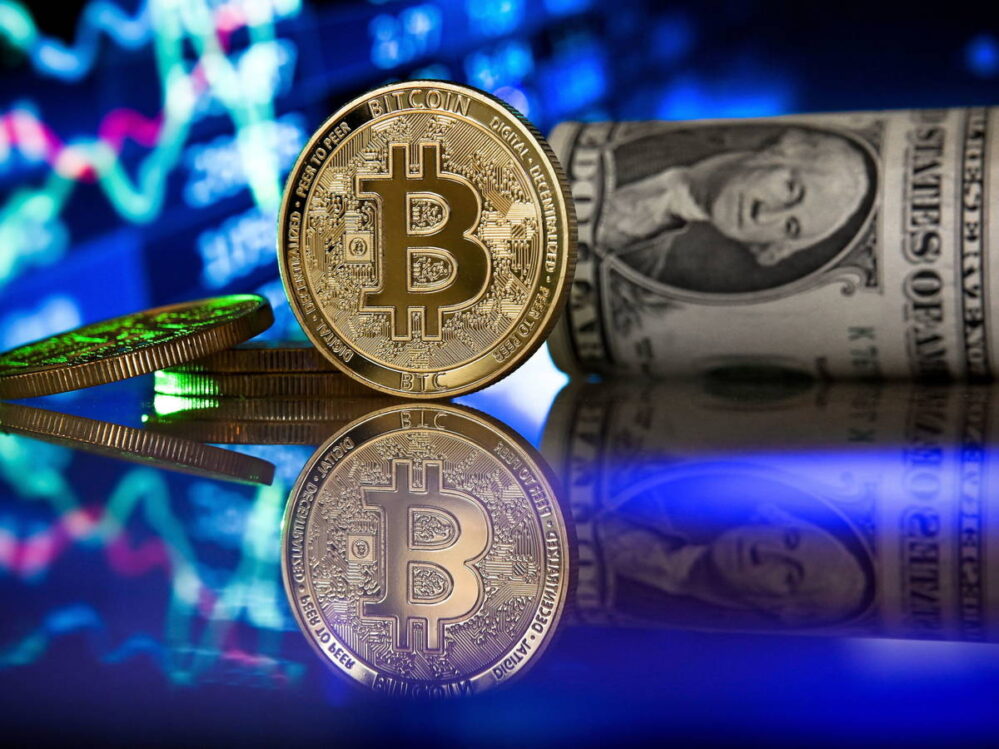 Bitcoin alcanza los 60,000 dólares y sigue rompiendo récord