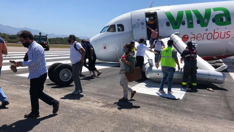 Colapsa tren de aterrizaje de avión de Viva Aerobus en Puerto Vallarta, evacúan a 127 pasajeros