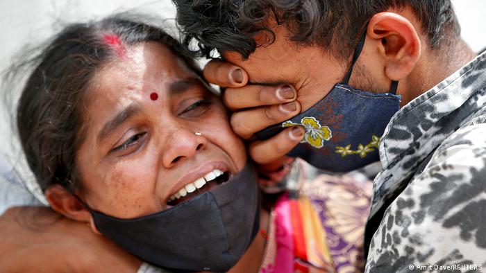 India: registran por primera vez 3,000 muertes diarias por COVID y más de 360,000 nuevas infecciones