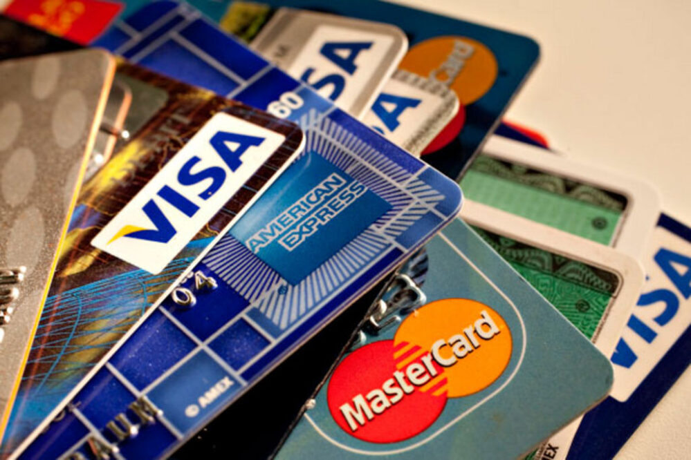 Menos uso y más morosidad de las tarjetas de crédito en México