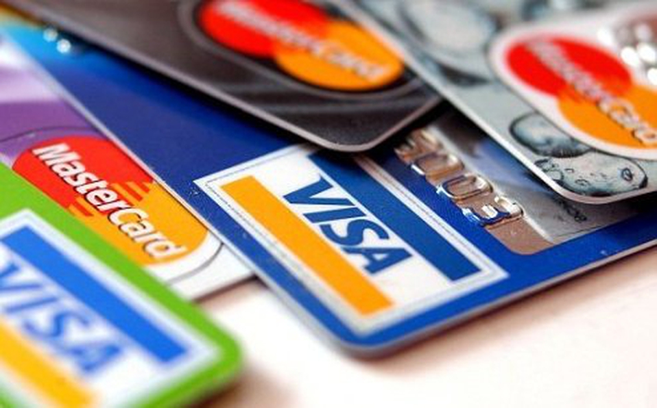 Clientes cancelan casi un millón de tarjetas de crédito