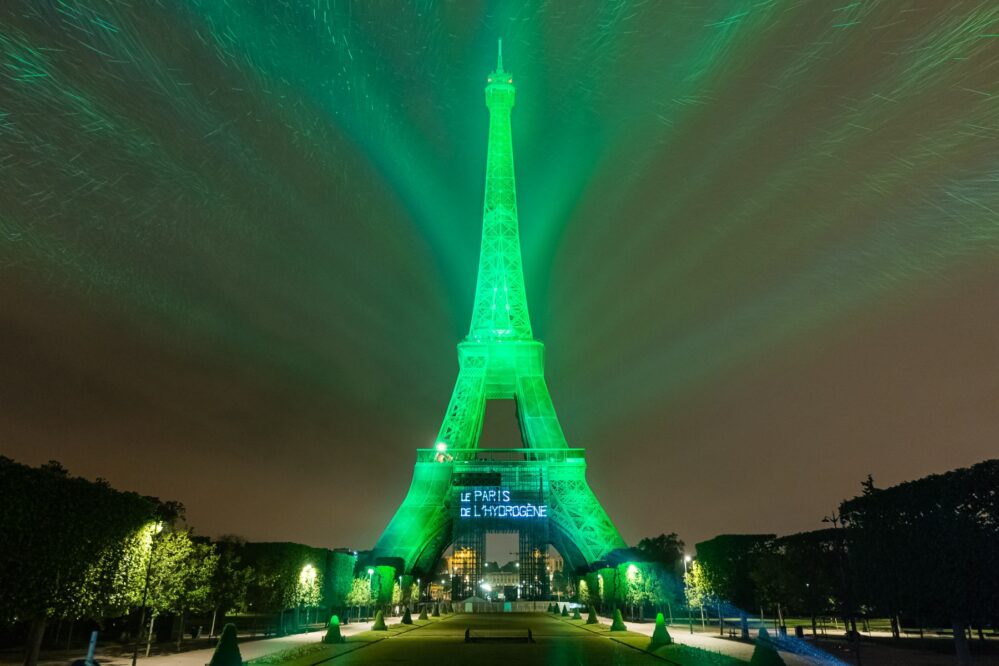La Torre Eiffel es iluminada con hidrógeno libre de carbono
