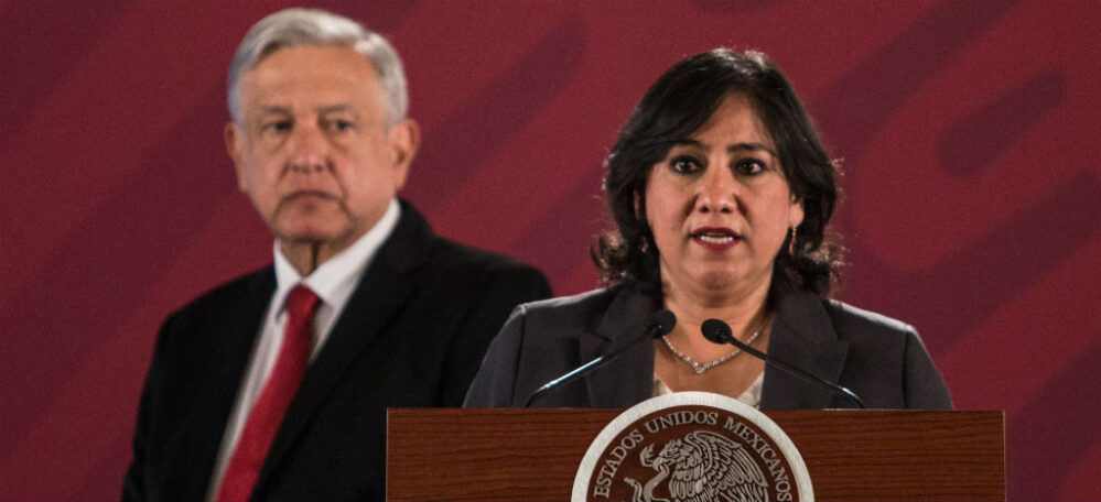 Se va Irma Eréndira Sandoval, Obrador la sustituye con Roberto Salcedo en la Función Pública