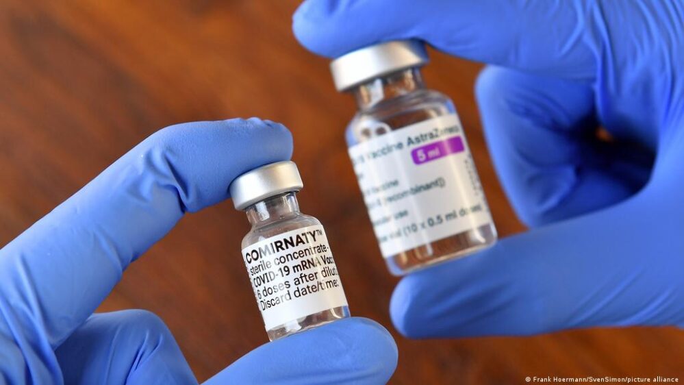 Covid: Oxford confirma que mezclar dos diferentes vacunas genera protección contra el virus