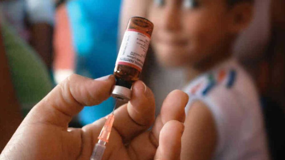 Aprueba Cofepris vacuna de Pfizer para menores de 12 a 17 años