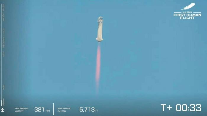 VIDEO: ¡Lo Logra! El magnate Jeff Bezos llega al espacio con Blue Origin