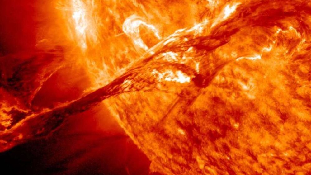 Se dirige tormenta solar a la Tierra y podría causar un apagón masivo: NASA