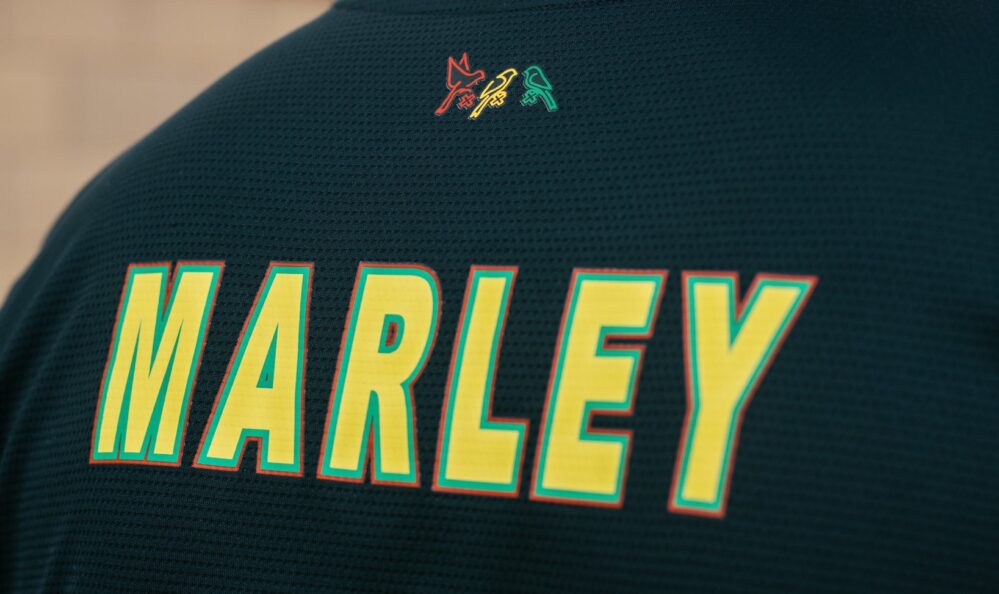 Video Viral: El Ajax presenta su camiseta en honor a Bob Marley y ‘Three Litle Birds’