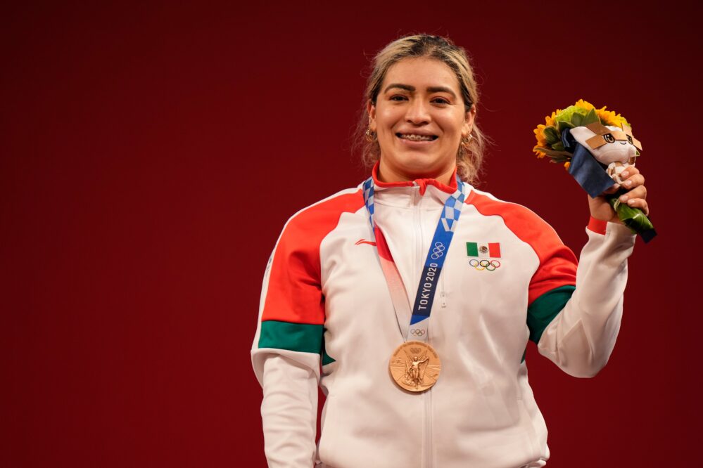 Aremi Fuentes gana Bronce para México en Tokio 2020 en levantamiento de pesas