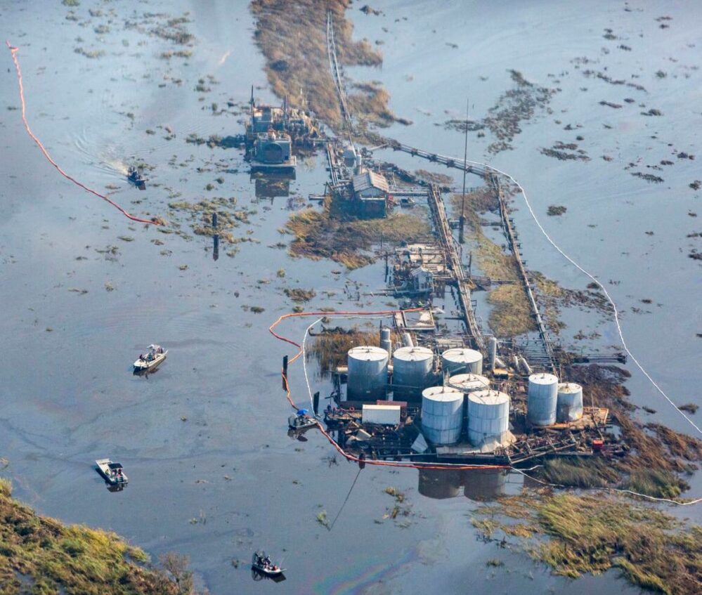 350 informes de derrames de petróleo investiga Guardia Costera por huracán Ida