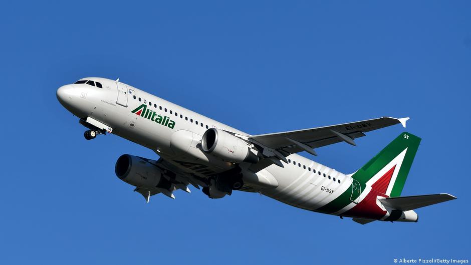 Le cortan las alas a Alitalia, cierra operaciones la línea aérea de Italia