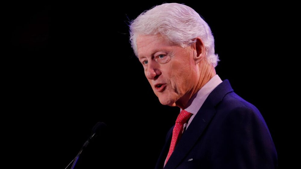 Bill Clinton es hospitalizado por una infección
