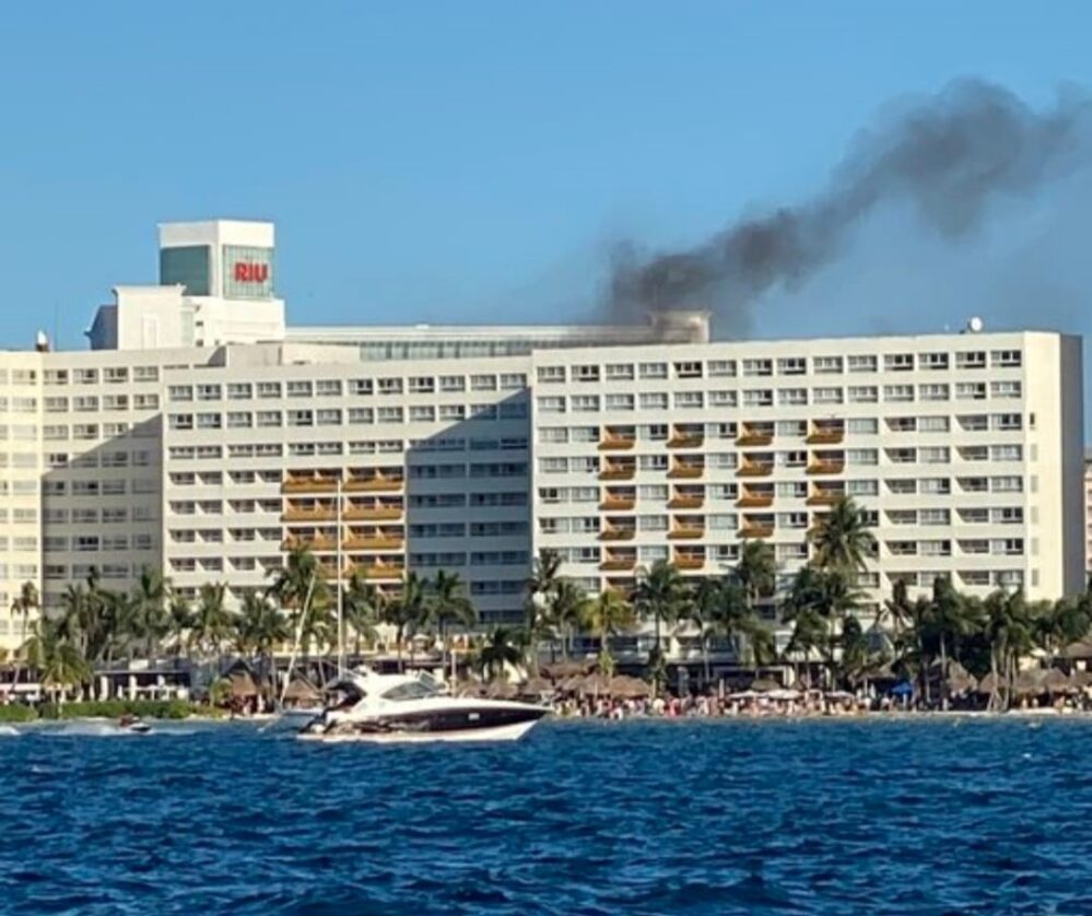 Por incendio en hotel Dreams Sands de Cancún desalojan a más de 650 turistas