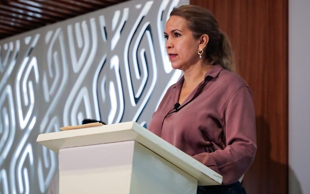 Casa por casa atenderá Lili Campos las necesidades más urgentes de la población en Solidaridad