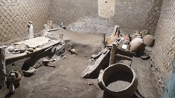 Descubren en Pompeya habitación de más de 2,000 años de una familia de esclavos ¡Intacta!