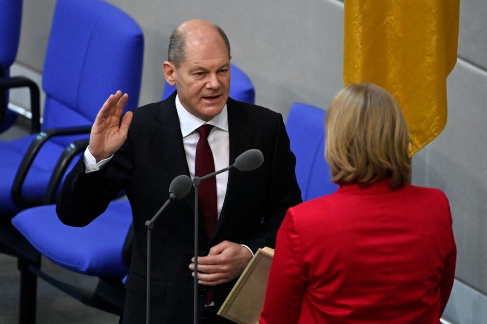 Olaf Scholz es nuevo canciller de Alemania se va Angela Merkel