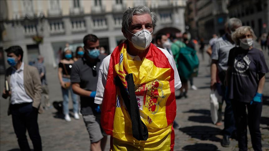Se dispara el Covid en España, suma récord de casi 100.000 contagios en un día