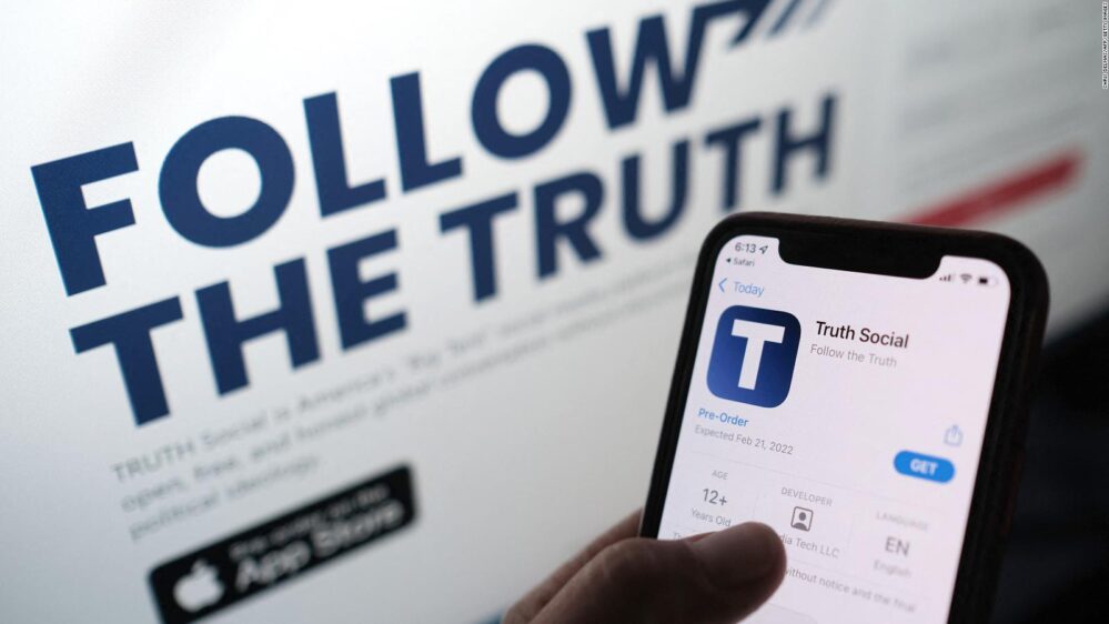 Regresa Donald Trump a las redes sociales con Truth Social, su propia App