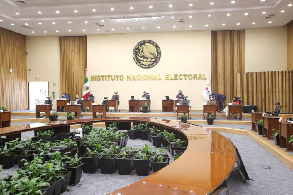 La Corte blinda a consejeros del INE ante acción penal por revocación de mandato