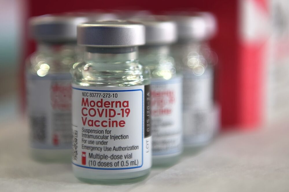 Spikevax: Vacuna contra COVID-19 de Moderna recibe autorización total en Norteamérica