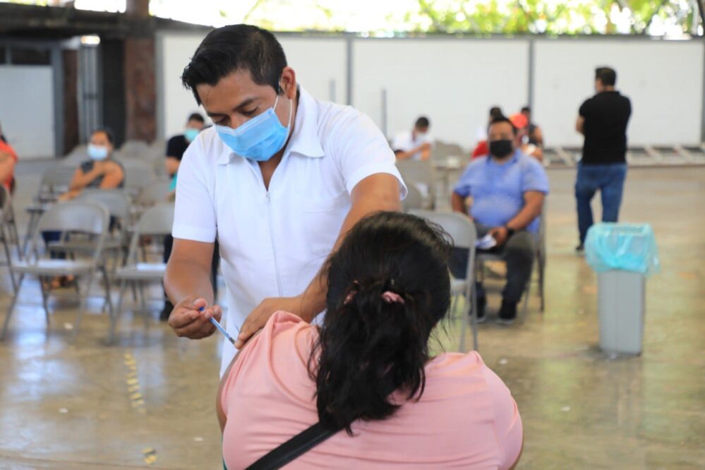Playa del Carmen: amplían jornada de vacunación para adultos de 30 a 39 años