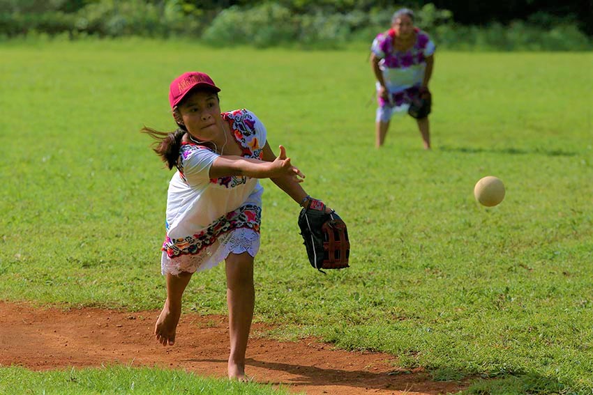 Amazonas de Yaxunah, equipo femenil maya de softbol jugará con Lobas de Campeche