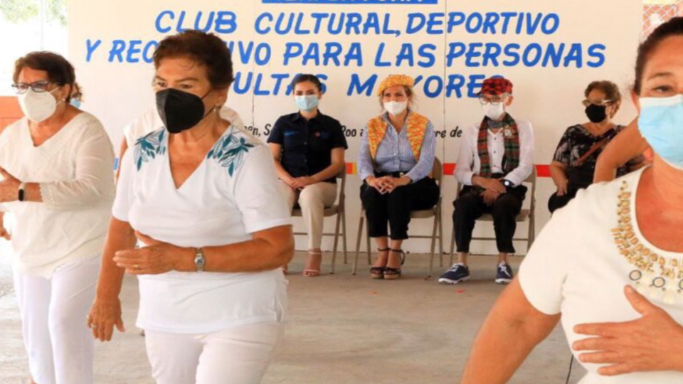 En Playa del Carmen actividades para adultos mayores en el Club Cultural, Deportivo y Recreativo