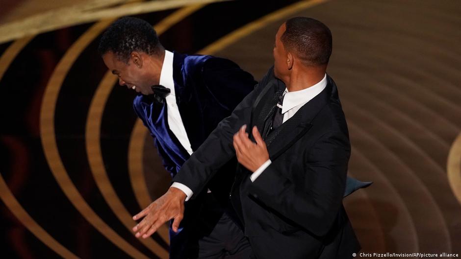 En problemas Will Smith, Hollywood condena e investiga bofetada a Cris Rock en Oscar