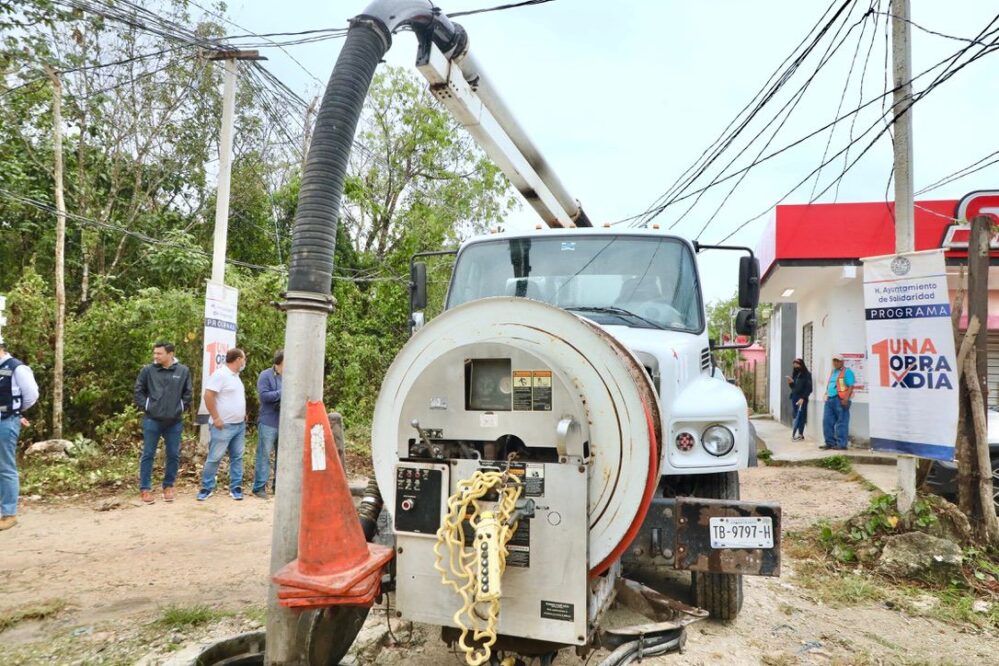 Solucionan añejo problema de rebosamiento de drenaje en Playa del Carmen