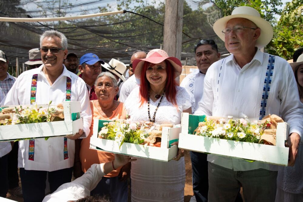 Ken Salazar se reúne con Layda Sansores y ofrece apoyo a Campeche para impulsar ecoturismo y reforestación