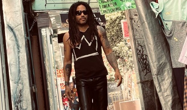 Lenny Kravitz se pasea por la ciudad de México y se vuelve viral en redes sociales