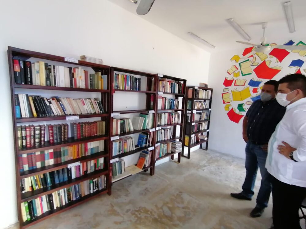 Fomentan la lectura con donación de libros en Municipio de Solidaridad