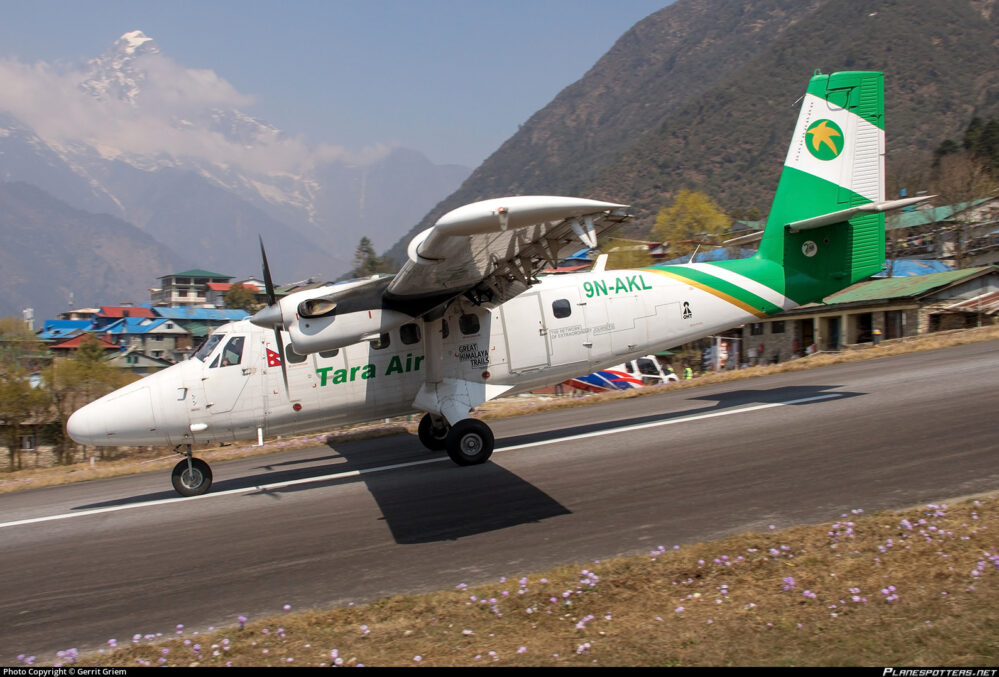Avión desaparece con 22 personas a bordo en Nepal