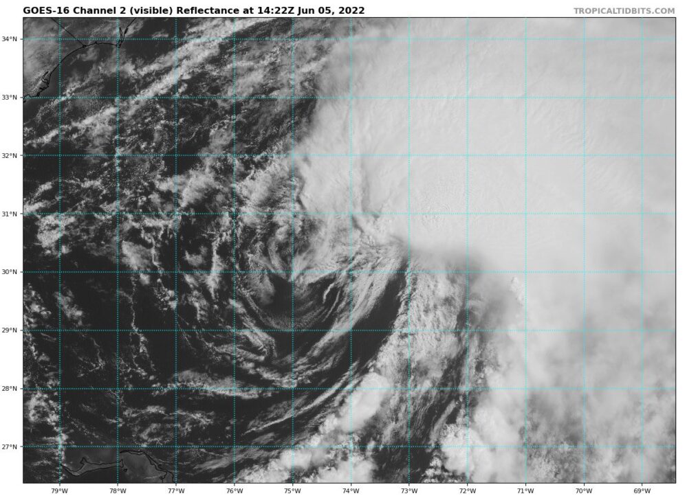 La tormenta tropical Alex se fortalece rumbo a Bermudas