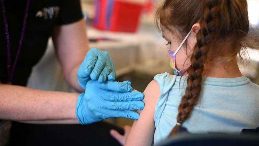 FDA autoriza vacunas contra Coronavirus de Pfizer y Moderna para bebés y niños