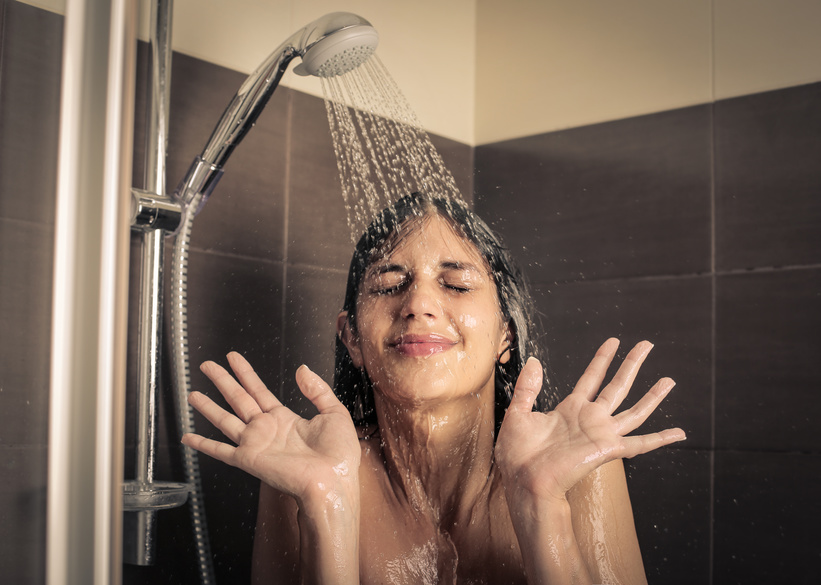 Cuidado con este hábito ‘común’ en la ducha que los expertos no lo recomiendan 🚫