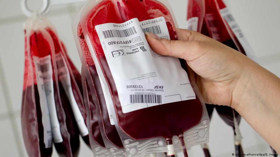 Gastan millones en tratamiento experimental de «lavado de sangre» sin respaldo científico