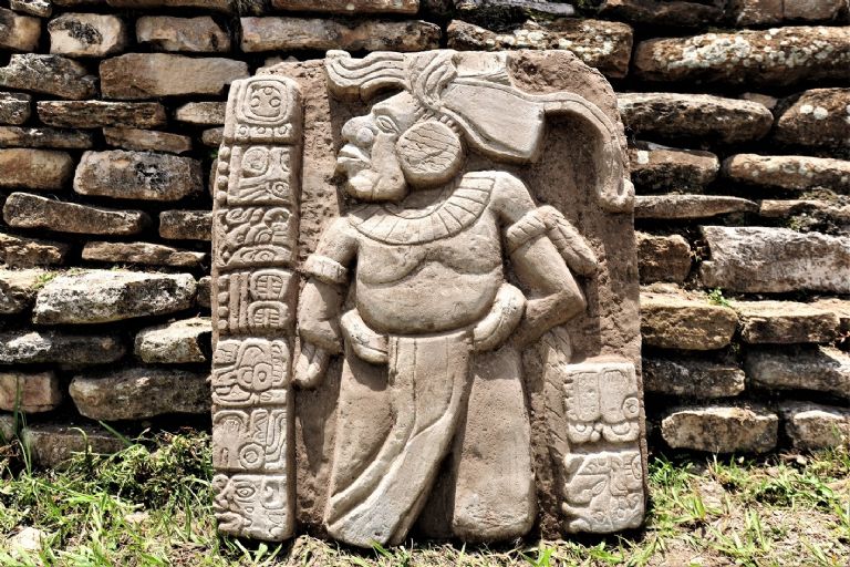 ¡Espíritus del Mundo Maya! Descubren restos cremados de antiguos gobernantes mayas