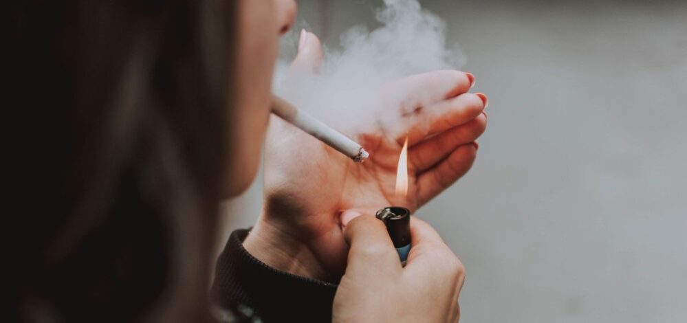 Fumar como castigo, la receta de una doctora brasileña para dejar de fumar
