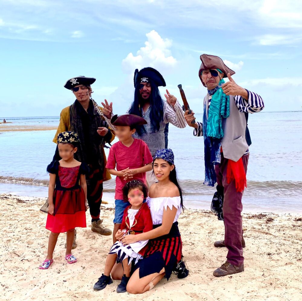 Cuenta cuentos de piratas en Playa del Carmen