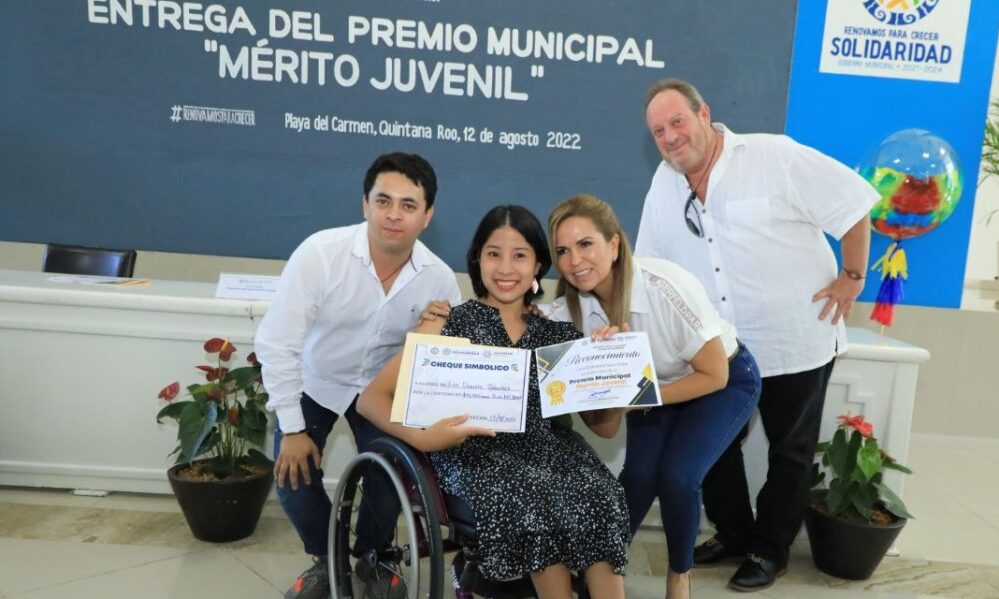 Premia gobierno municipal de Solidaridad al Mérito Juvenil