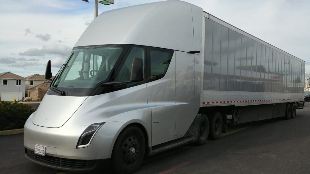 Elon Musk confirma que el Tesla Semi Truck llegará este 2022