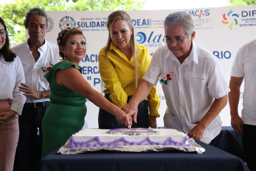 Playa del Carmen: 36 Aniversario del Mercado del Centro, Lili Campos convivió con locatarios