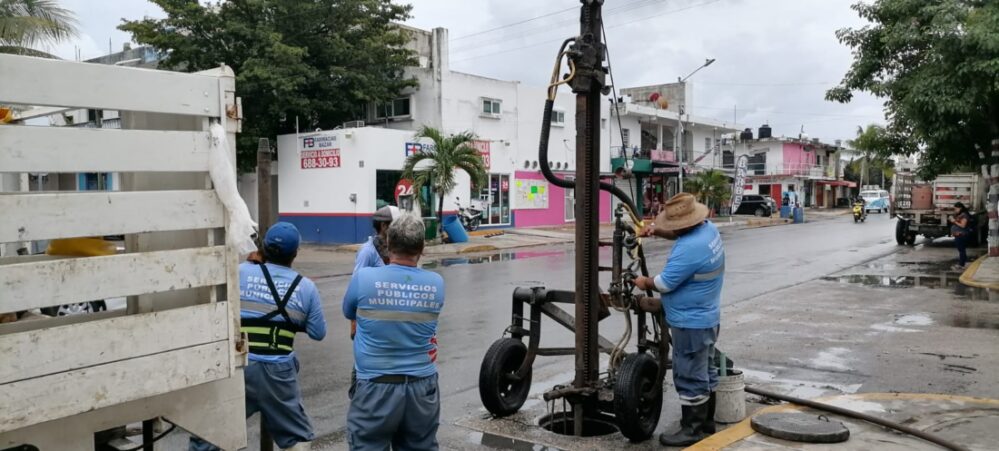 Playa del Carmen: activan operativo de limpieza de alcantarillas por fuertes lluvias