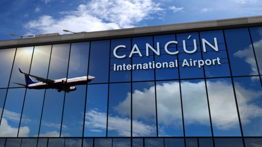 En Aeropuerto de Cancún récord de vuelos y retrasos viales por tráfico