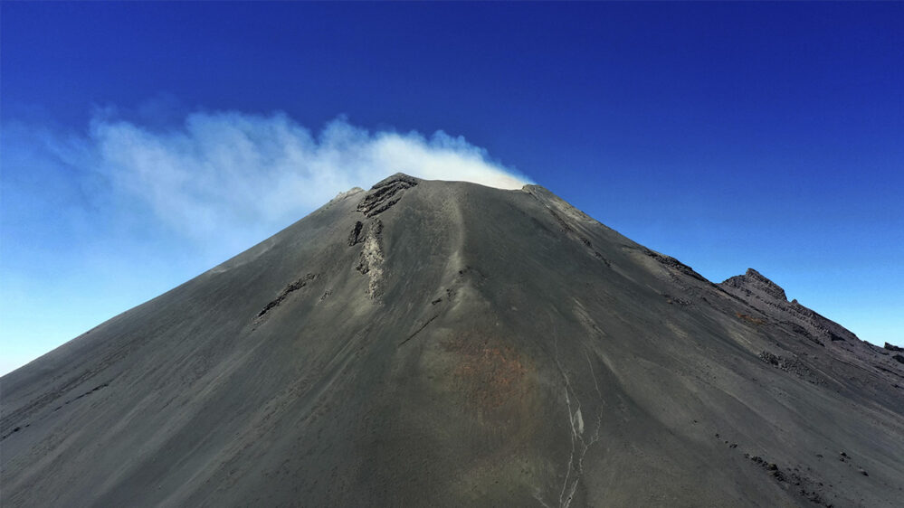 Alertan por caída de ceniza de volcán Popocatépetl en alcaldías de CDMX