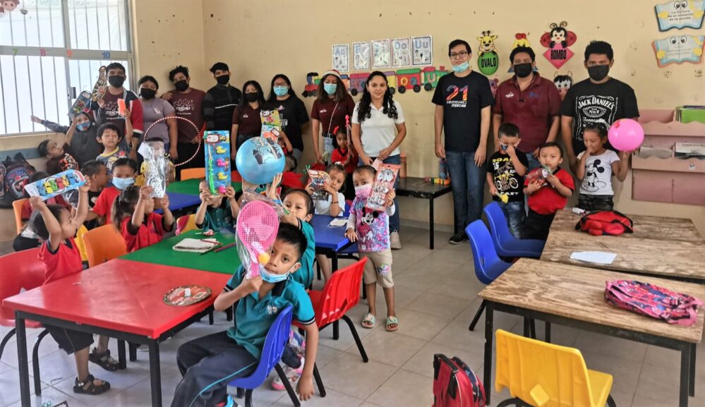 Estudiantes del ITESCAM regalan sonrisas y juguetes a niñas y niños en Campeche