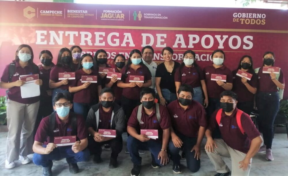 Alumnos del ITESCAM reciben beca del gobierno de Layda Sansores