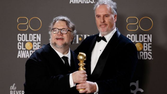 Guillermo del Toro gana Globo de Oro por ‘Mejor película animada’ con Pinocho