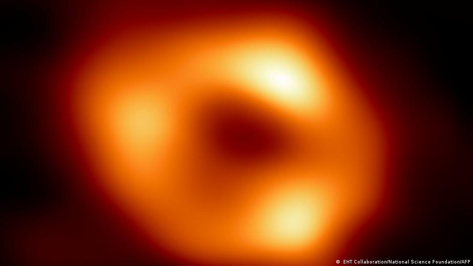 ¡Asombroso! Agujero negro supermasivo devora a «mordidas» a la misma estrella